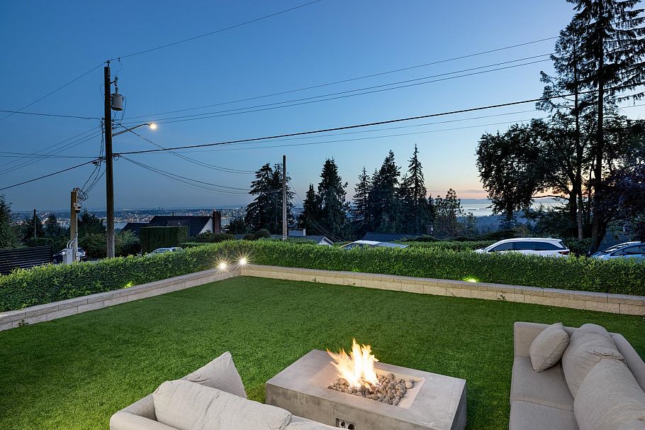 392 Ventura Crescent North Vancouver, BC - 2