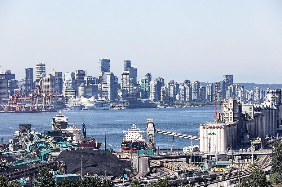 2406 1500 Fern Street North Vancouver, BC - 1