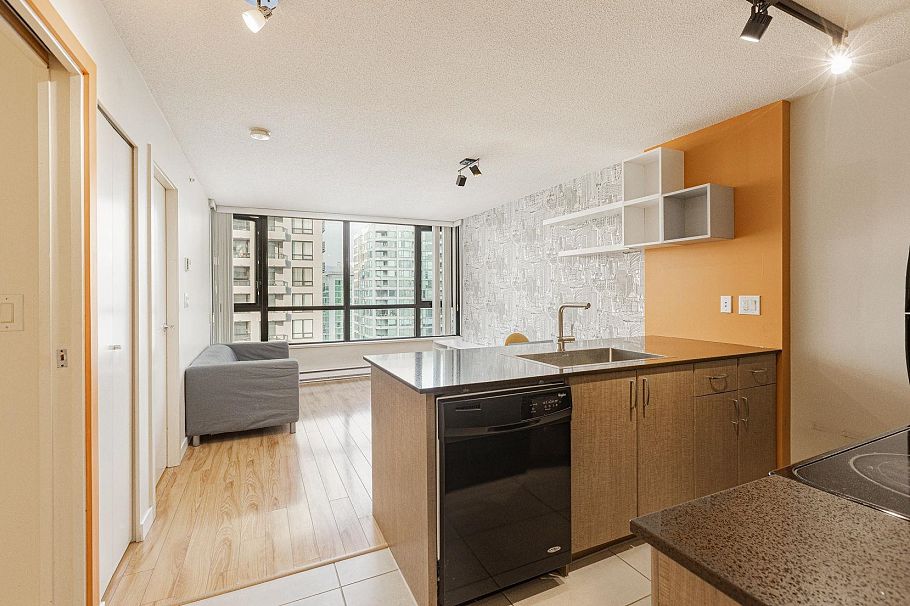 2304 977 Mainland Street Vancouver, BC - 4