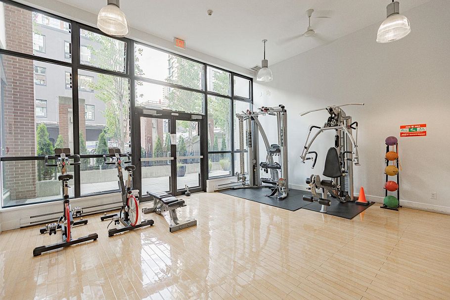 2304 977 Mainland Street Vancouver, BC - 23