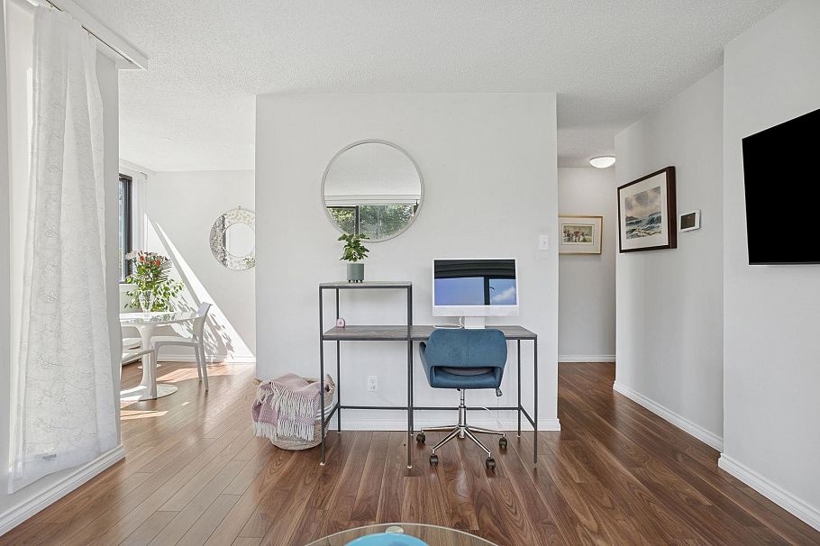 206 1740 Comox Street Vancouver, BC - 5