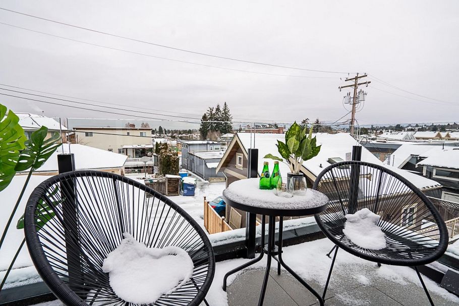 2833 Oliver Crescent Vancouver, BC - 8