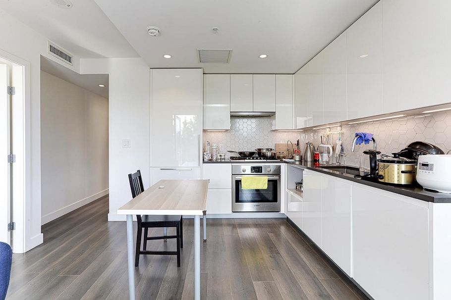 403 8181 Chester Street Vancouver, BC - 4