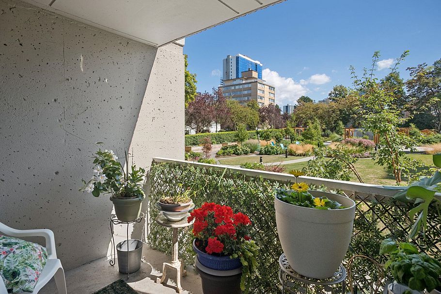 206 1740 Comox Street Vancouver, BC - 17