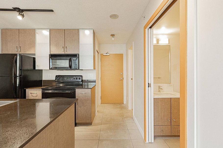 2304 977 Mainland Street Vancouver, BC - 3