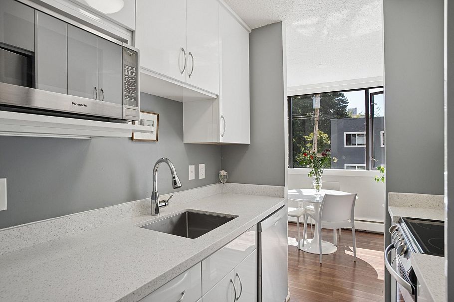 206 1740 Comox Street Vancouver, BC - 9