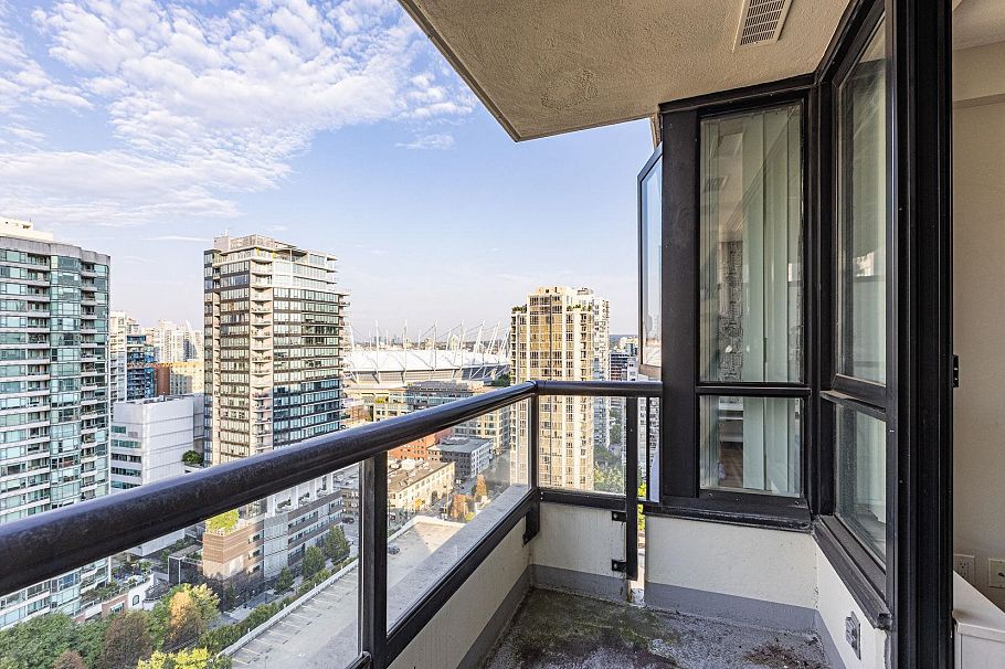 2304 977 Mainland Street Vancouver, BC - 14