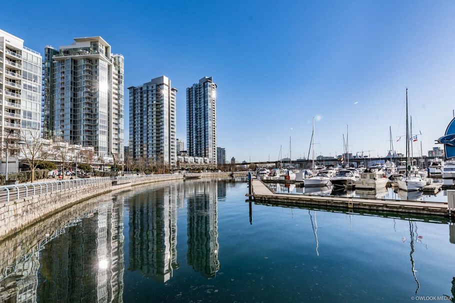 2608 198 Aquarius Mews Vancouver, BC - 34