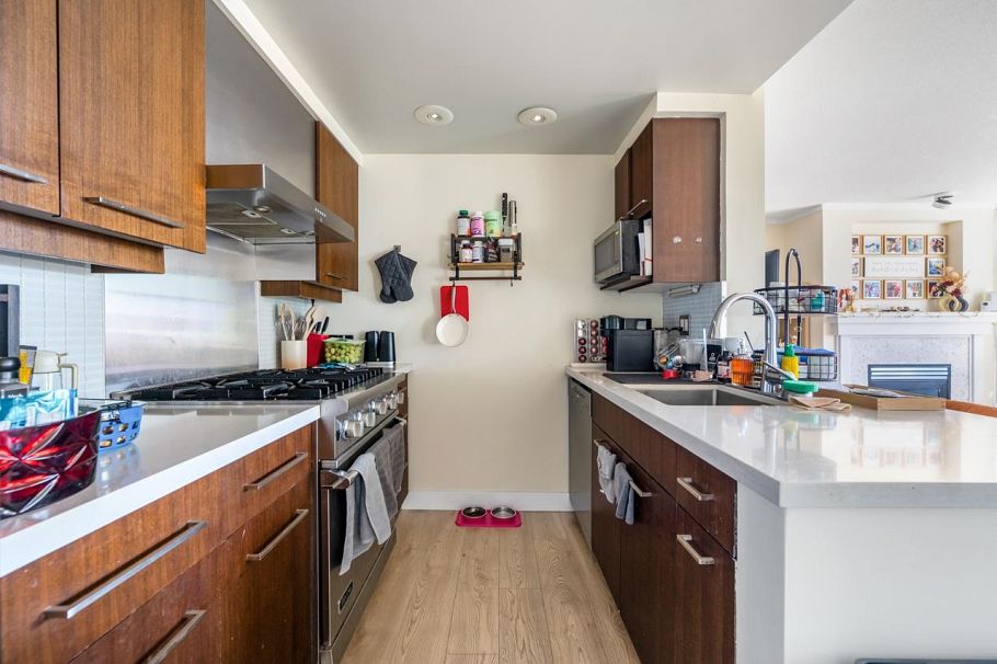 2608 198 Aquarius Mews Vancouver, BC - 12