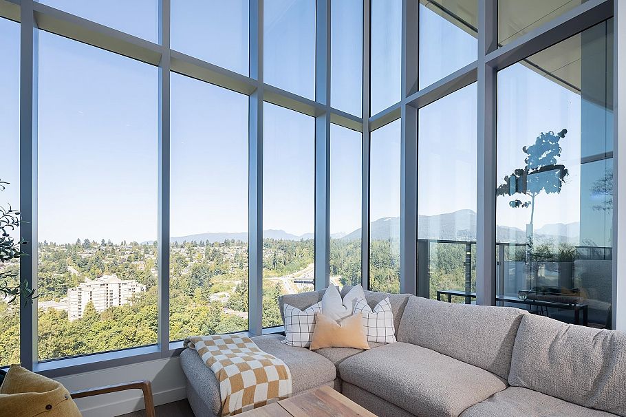 2406 1500 Fern Street North Vancouver, BC - 2