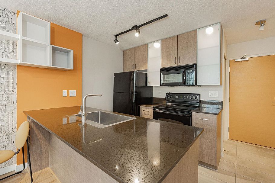 2304 977 Mainland Street Vancouver, BC - 2