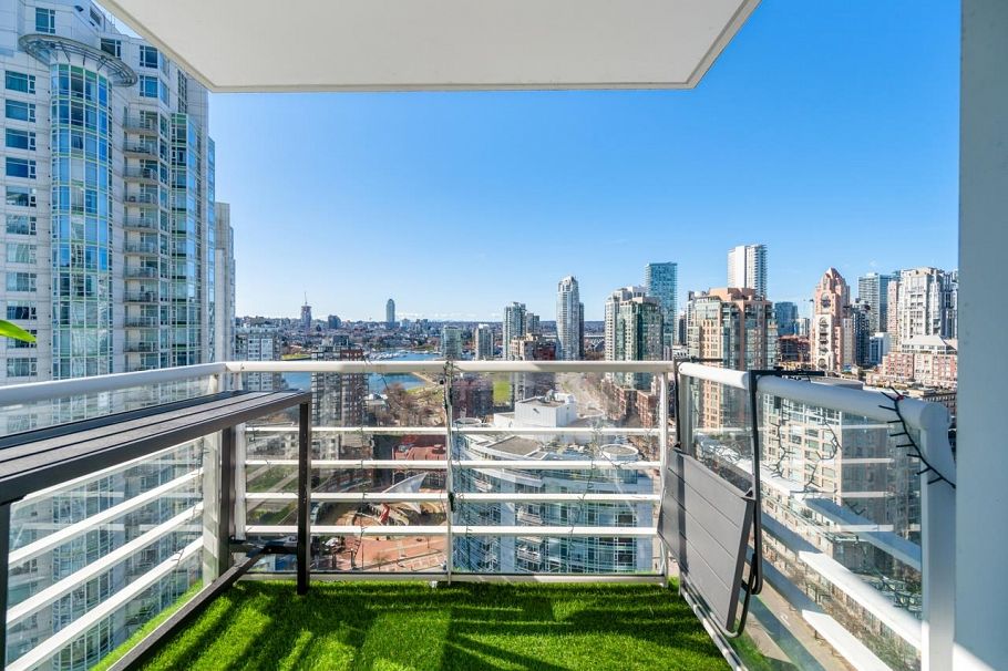 2608 198 Aquarius Mews Vancouver, BC - 19