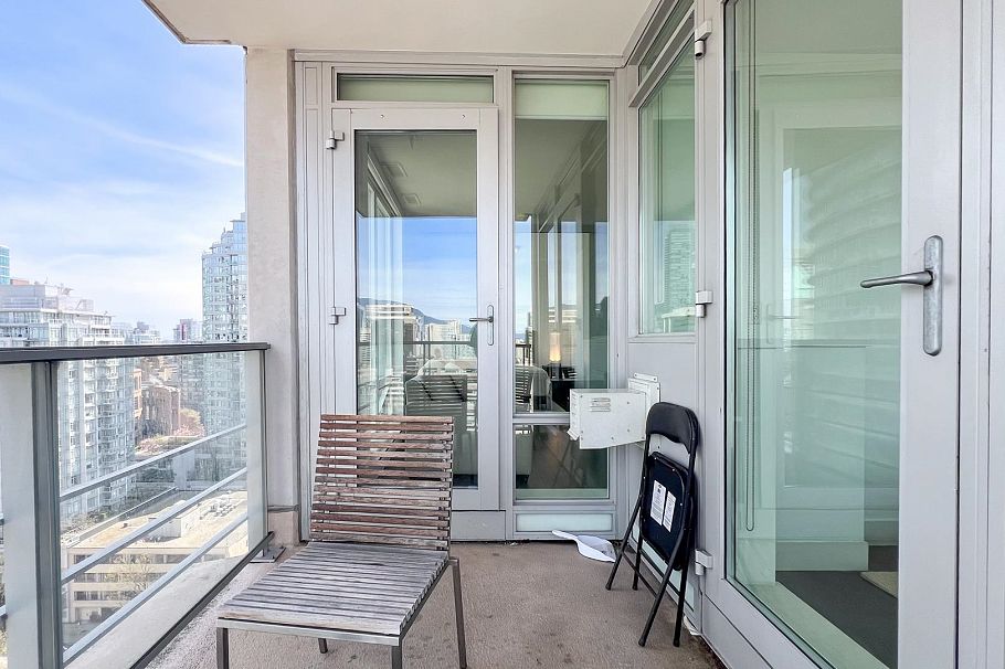 2004 565 Smithe Street Vancouver, BC - 21