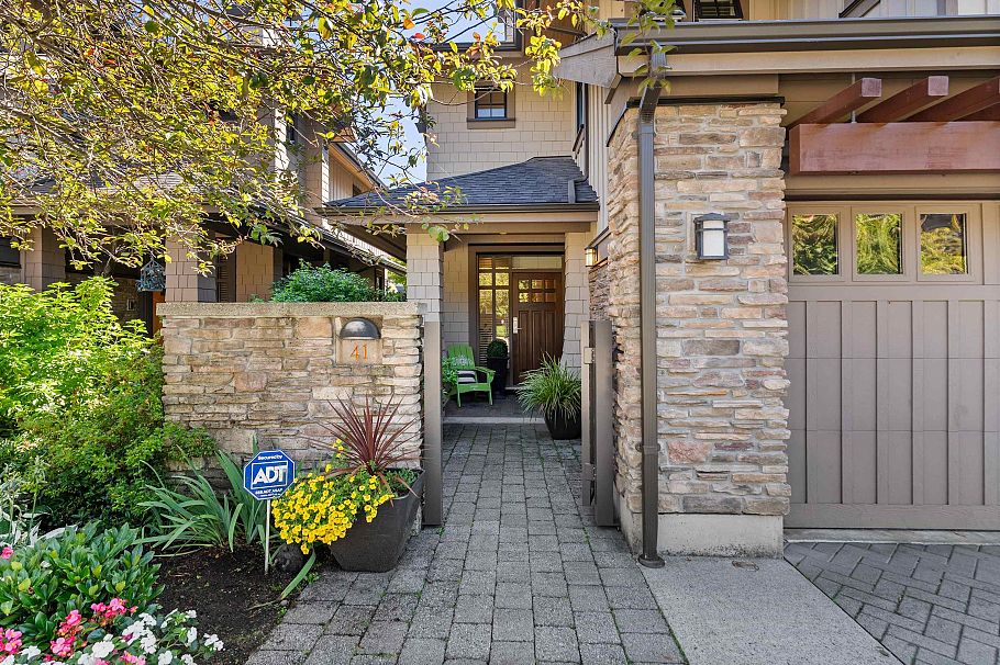 41 3639 Aldercrest Drive North Vancouver, BC - 3