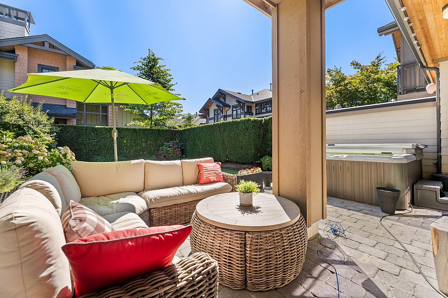 41 3639 Aldercrest Drive North Vancouver, BC - 33