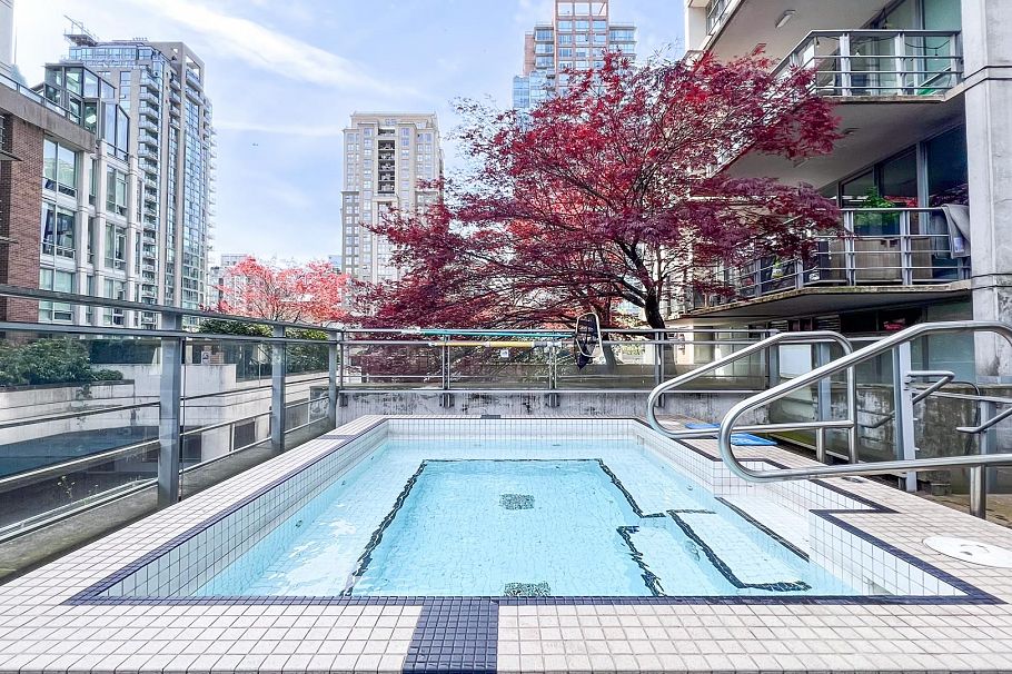 2004 565 Smithe Street Vancouver, BC - 30