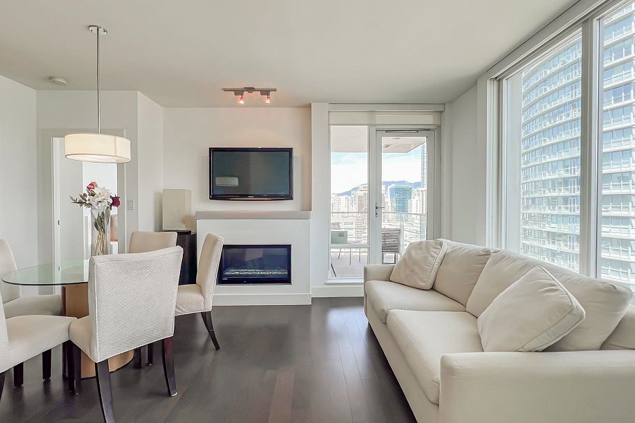 2004 565 Smithe Street Vancouver, BC - 1