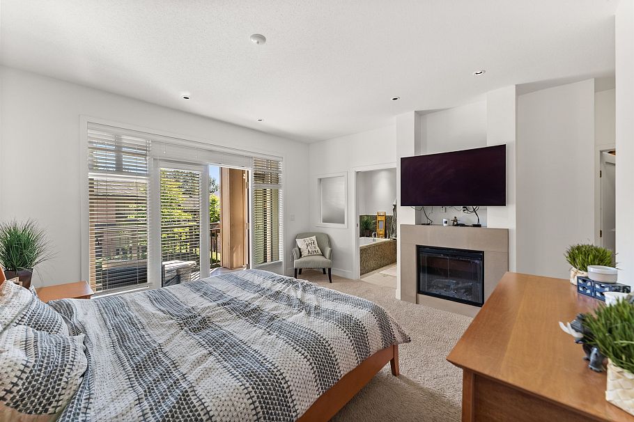 41 3639 Aldercrest Drive North Vancouver, BC - 25