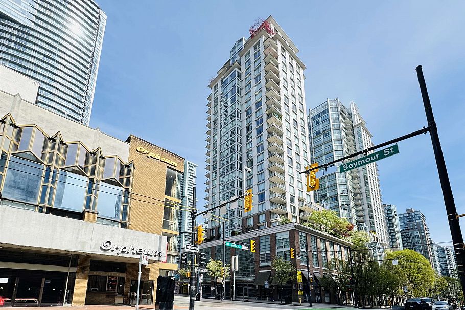 2004 565 Smithe Street Vancouver, BC - 2