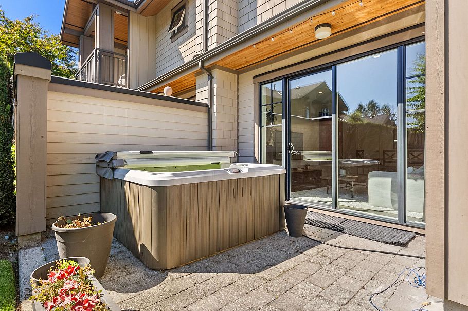 41 3639 Aldercrest Drive North Vancouver, BC - 32