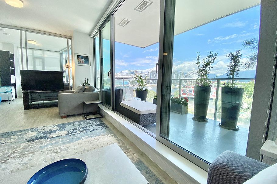 910 1661 Quebec Street Vancouver, BC - 5