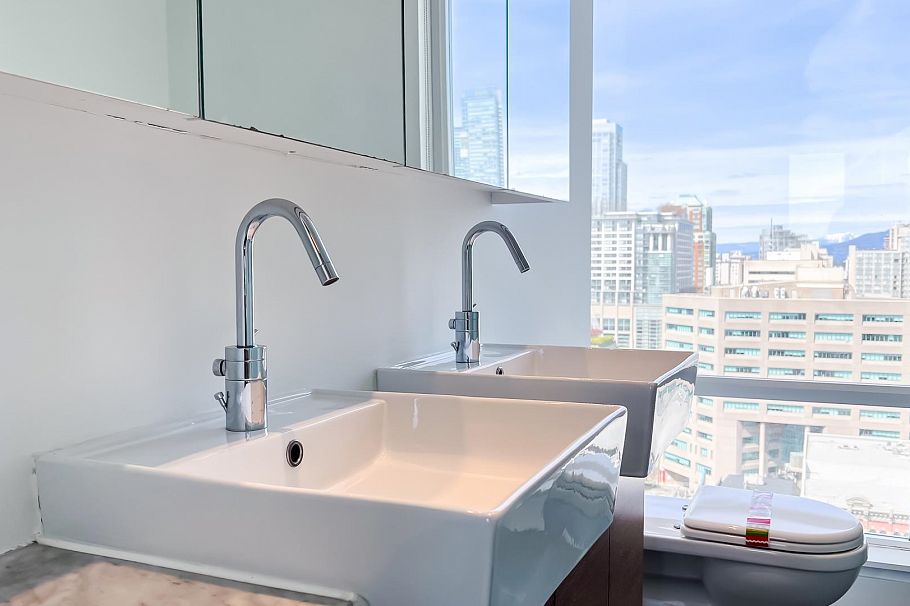 2004 565 Smithe Street Vancouver, BC - 17