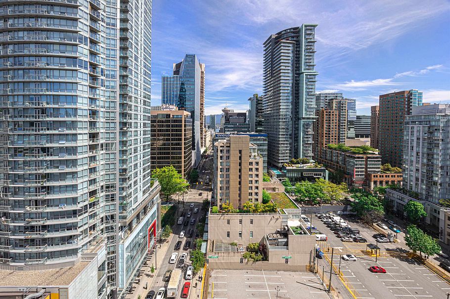 2004 565 Smithe Street Vancouver, BC - 23