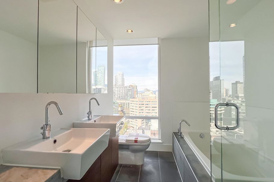 2004 565 Smithe Street Vancouver, BC - 16