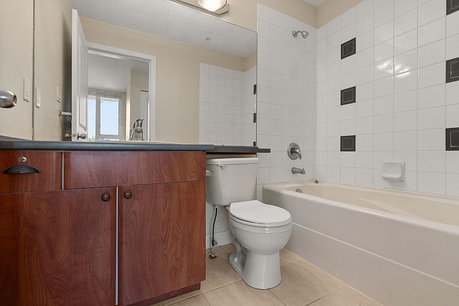 417 7089 Mont Royal Square Vancouver, BC - 21