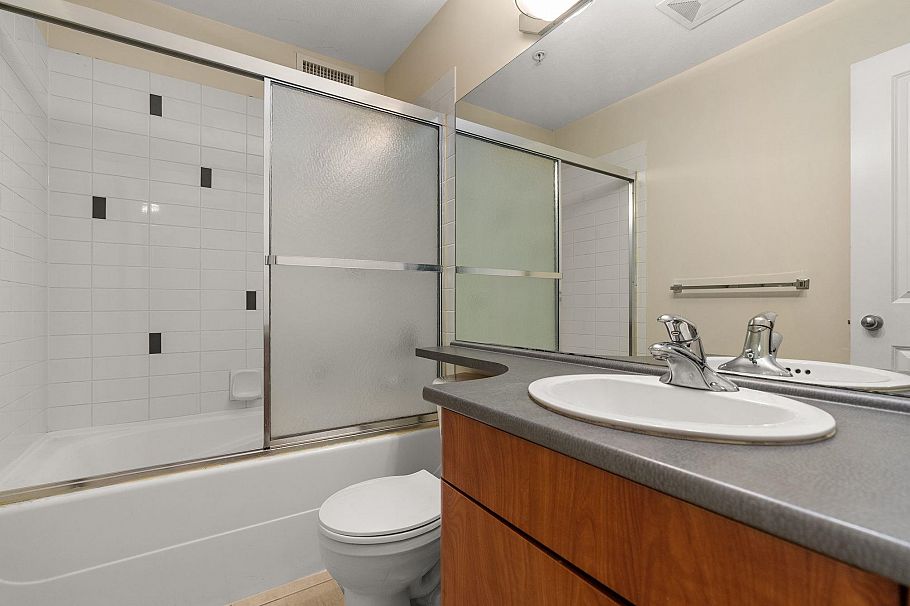 417 7089 Mont Royal Square Vancouver, BC - 20