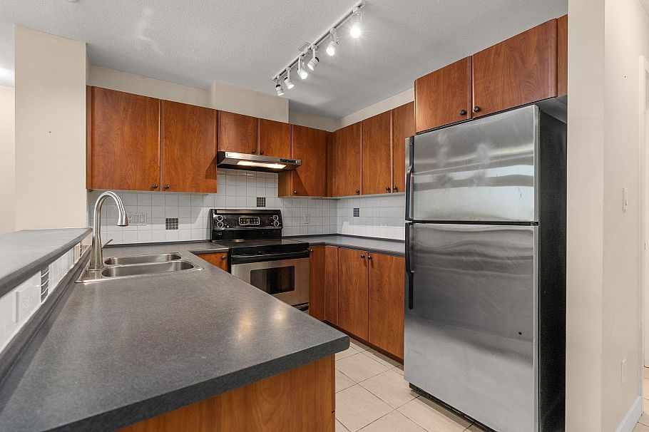 417 7089 Mont Royal Square Vancouver, BC - 14