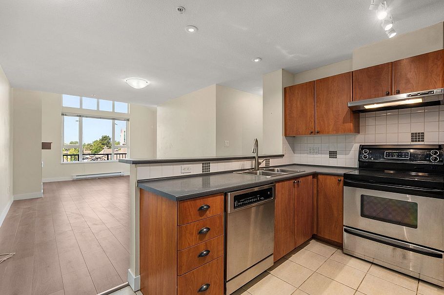 417 7089 Mont Royal Square Vancouver, BC - 15