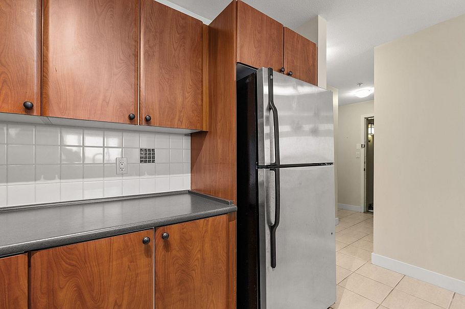 417 7089 Mont Royal Square Vancouver, BC - 17