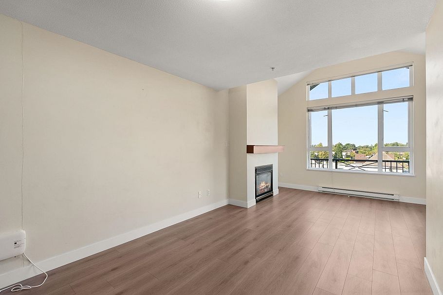 417 7089 Mont Royal Square Vancouver, BC - 7