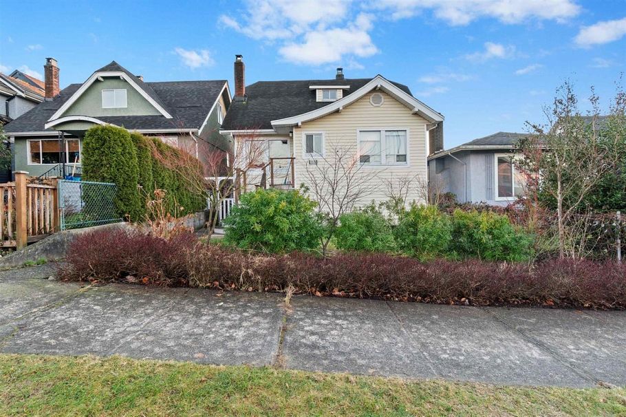 3578 Triumph Street Vancouver, BC - 1