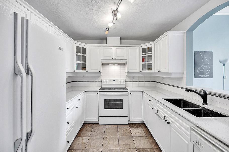 422 5835 Hampton Place Vancouver, BC - 7