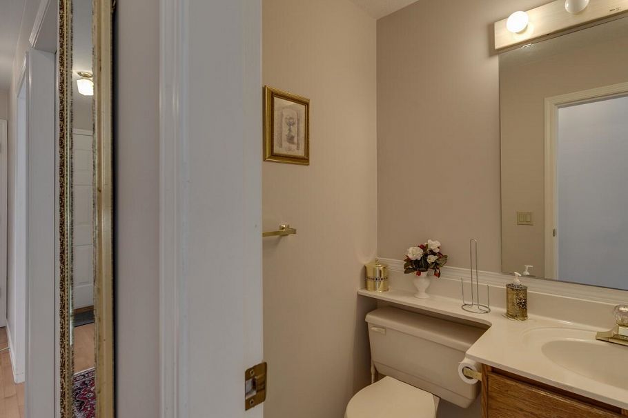 5755 Nancy Greene Way North Vancouver, BC - 36