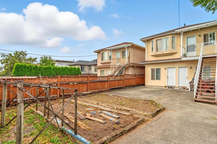 3056 Adanac Street Vancouver, BC - 14