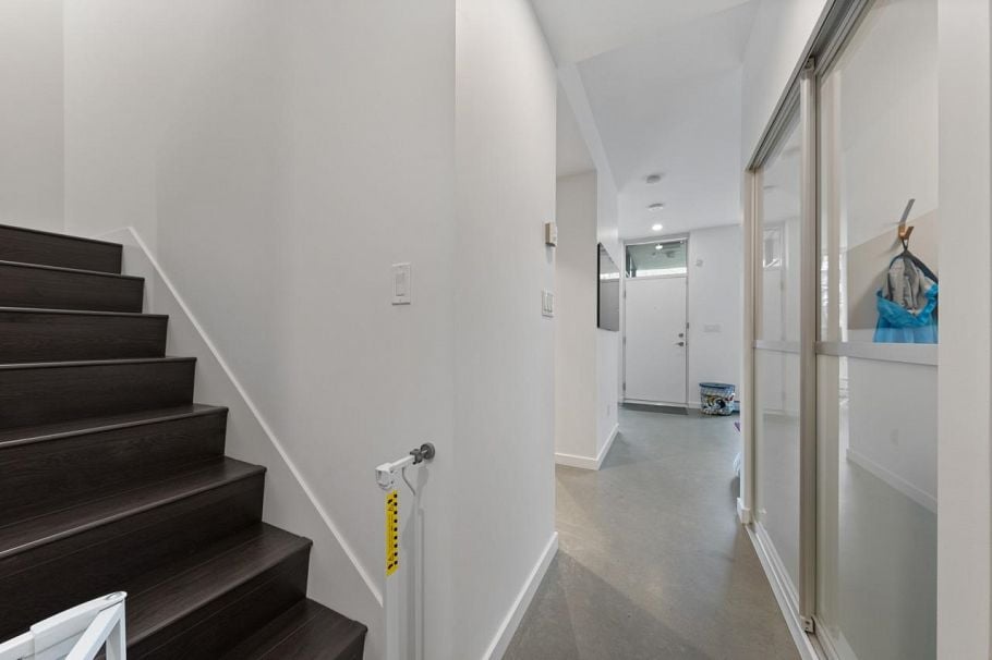 128 W 1st Avenue Vancouver, BC - 15