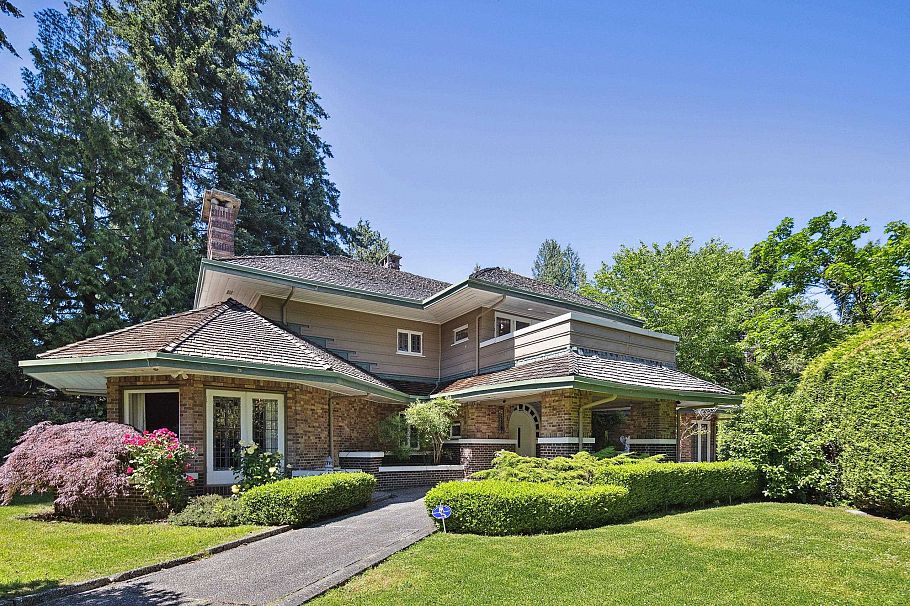 4051 Marguerite Street Vancouver, BC - 1