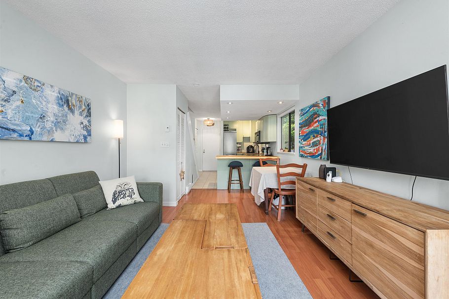 1 719 E 31st Avenue Vancouver, BC - 3