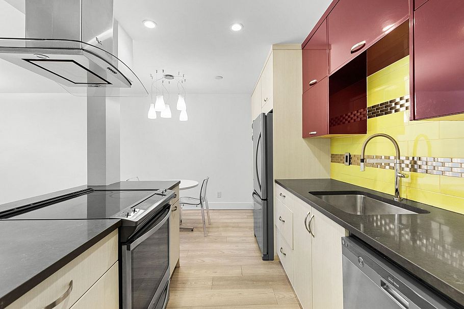 202 1422 E 3rd Avenue Vancouver, BC - 4