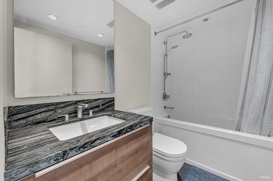 1005 1550 Fern Street North Vancouver, BC - 13