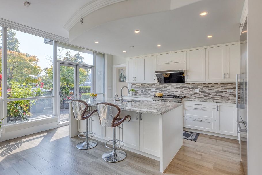 110 1328 Marinaside Crescent Vancouver, BC - 10