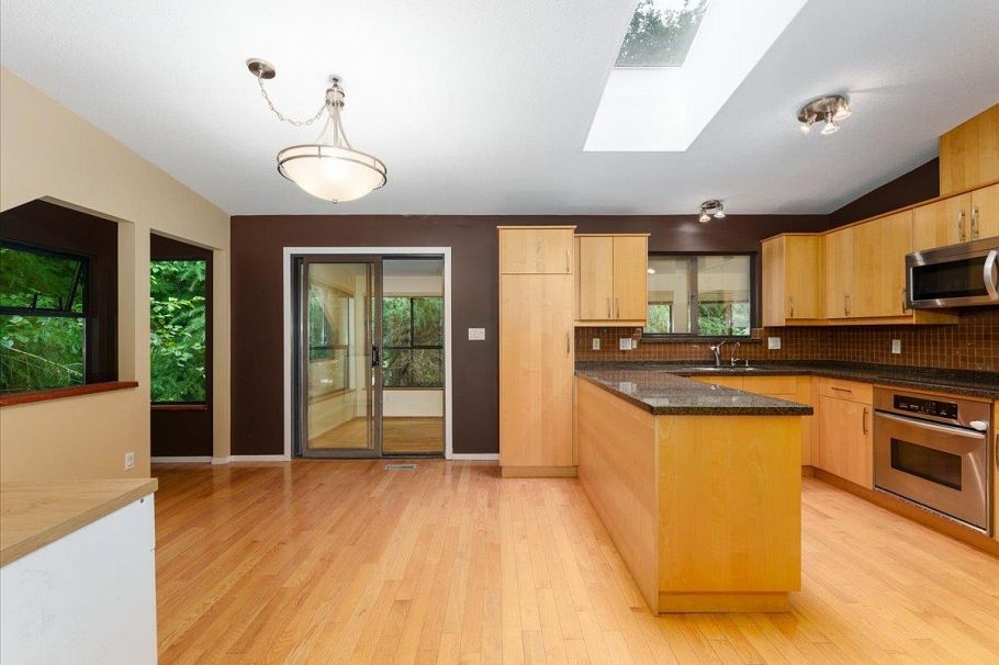 277 E Braemar Road North Vancouver, BC - 3