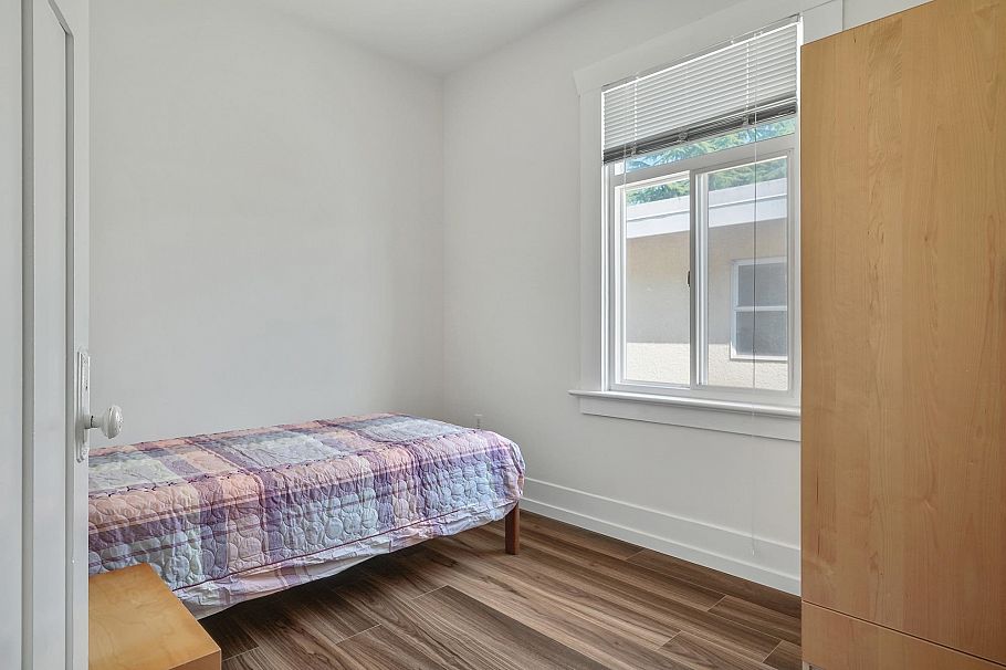 2336 E 45 Avenue Vancouver, BC - 20