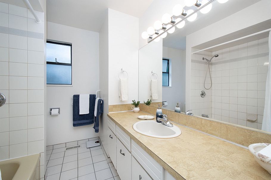 3875 Regent Avenue North Vancouver, BC - 18