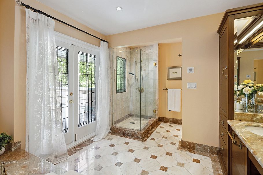 4051 Marguerite Street Vancouver, BC - 23