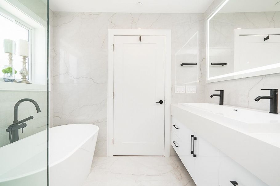 2356 West 16th Avenue Vancouver, BC - 18