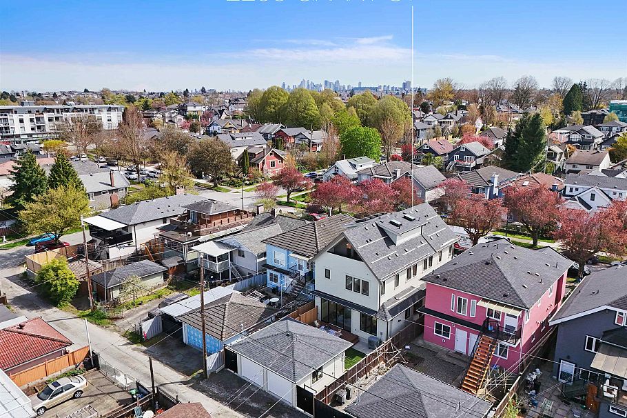 2 2253 Grant Street Vancouver, BC - 36